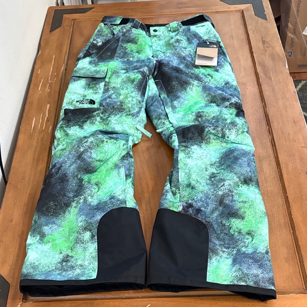 The North Face NWT Vibrant Green and Black Ski Snowboarding Pants Size XS Short